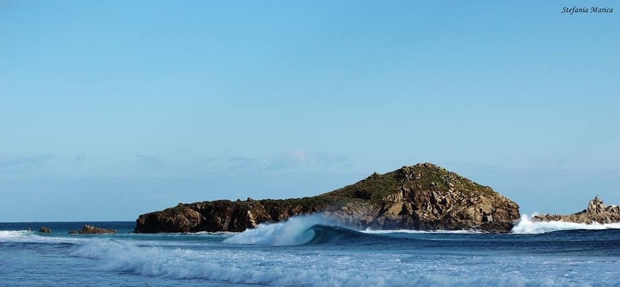surfing in sardinia, swellbeat